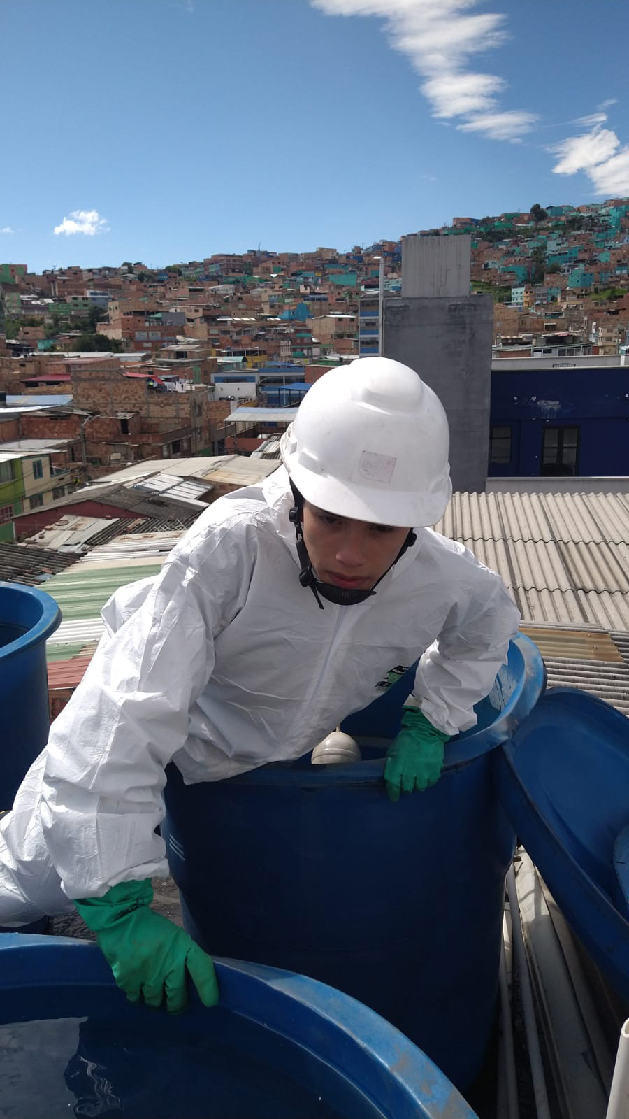 LAVADO Y DESINFECCIÓN DE TANQUES