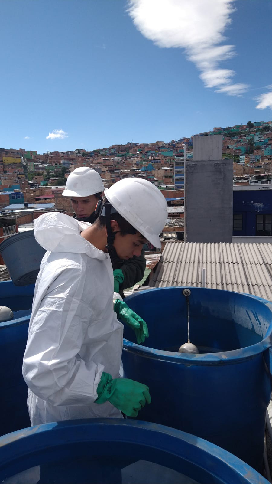 LAVADO Y DESINFECCIÓN DE TANQUES